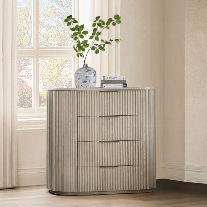 Leanna Chest