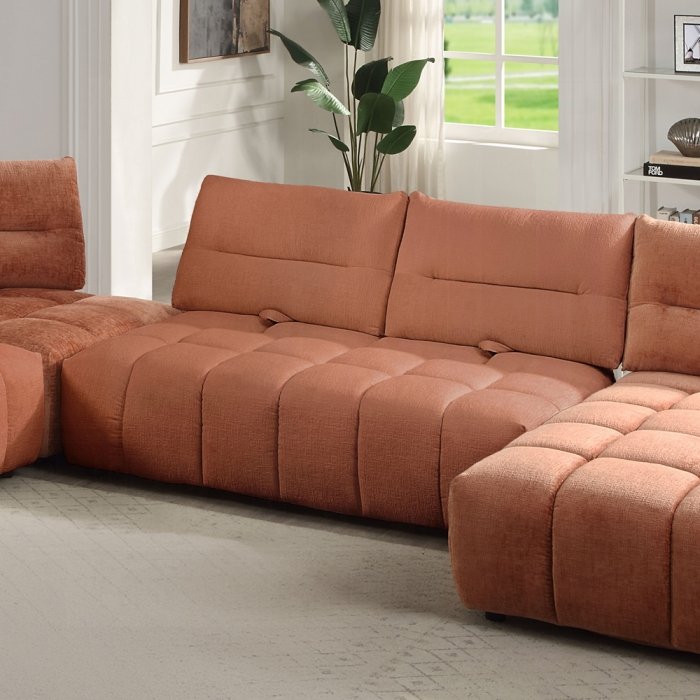 Loanna Moludar – Loveseat