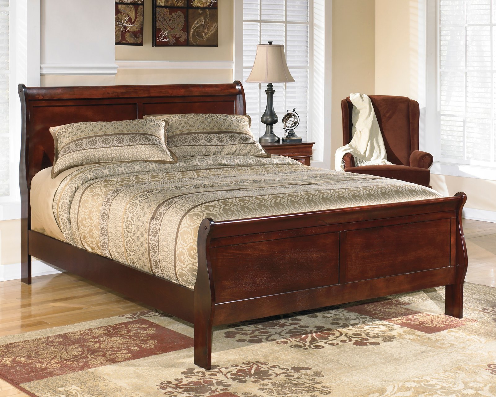 B376 Queen – Queen Sleigh Bed – 81/96